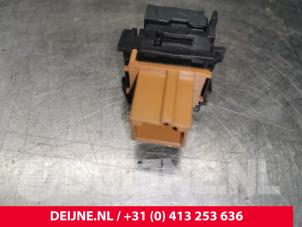 Toyota Pro-Ace City Centrale deurvergrendeling Schakelaar O173755 foto 3