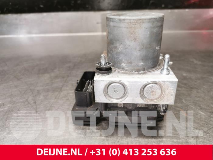 Gebruikte ABS Pomp Mercedes Sprinter 3,5t (906.63) 319 CDI,BlueTEC V6 24V Prijs € 242,00 Inclusief btw aangeboden door van Deijne Onderdelen Uden B.V.