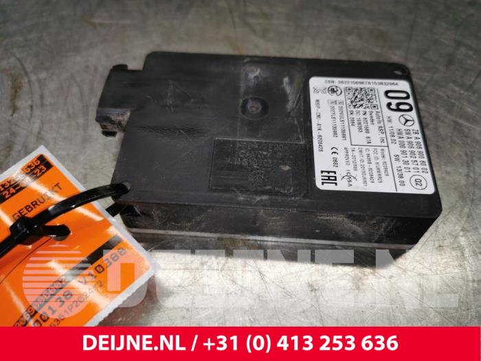 Gebruikte Dode hoek sensor Mercedes Sprinter 3,5t (906.63) 319 CDI,BlueTEC V6 24V Prijs € 272,25 Inclusief btw aangeboden door van Deijne Onderdelen Uden B.V.