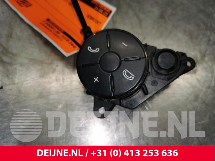 Gebruikte Schakelaar stuurbediening Mercedes Sprinter 3,5t (906.63) 319 CDI,BlueTEC V6 24V Prijs € 36,30 Inclusief btw aangeboden door van Deijne Onderdelen Uden B.V.