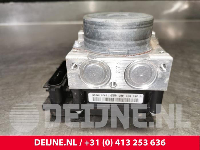 Gebruikte ABS Pomp Renault Kangoo Express (FW) 1.5 dCi 105 FAP Prijs € 181,50 Inclusief btw aangeboden door van Deijne Onderdelen Uden B.V.