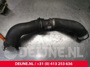 Gebruikte Intercooler Buis Volkswagen Multivan T5 (7E/7HC/7HF/7HM) 2.5 TDi Prijs € 42,35 Inclusief btw aangeboden door van Deijne Onderdelen Uden B.V.