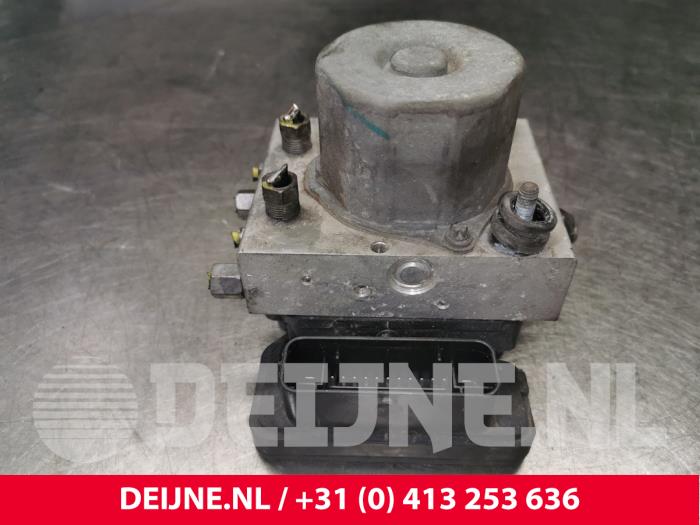 Gebruikte ABS Pomp Tesla Model S P85D Prijs € 211,75 Inclusief btw aangeboden door van Deijne Onderdelen Uden B.V.
