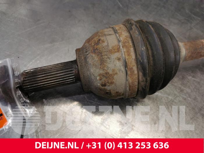 Aandrijfas rechts-voor van een Ford Transit 2.0 TDdi 16V 300M 2004