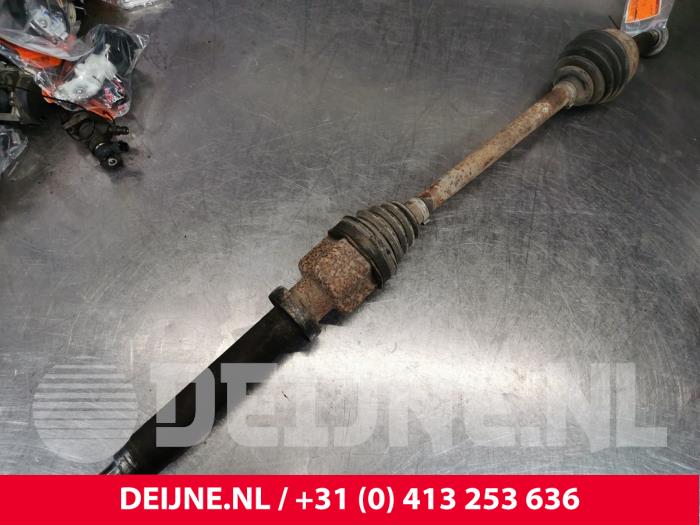 Aandrijfas rechts-voor van een Ford Transit 2.0 TDdi 16V 300M 2004