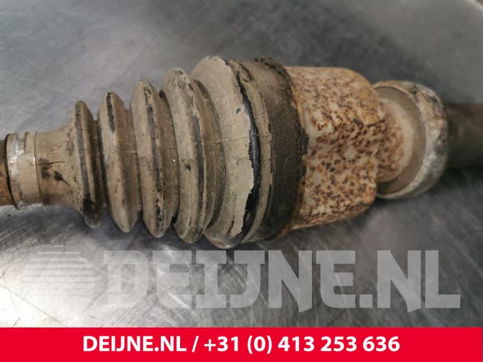 Aandrijfas rechts-voor van een Ford Transit 2.0 TDdi 16V 300M 2004