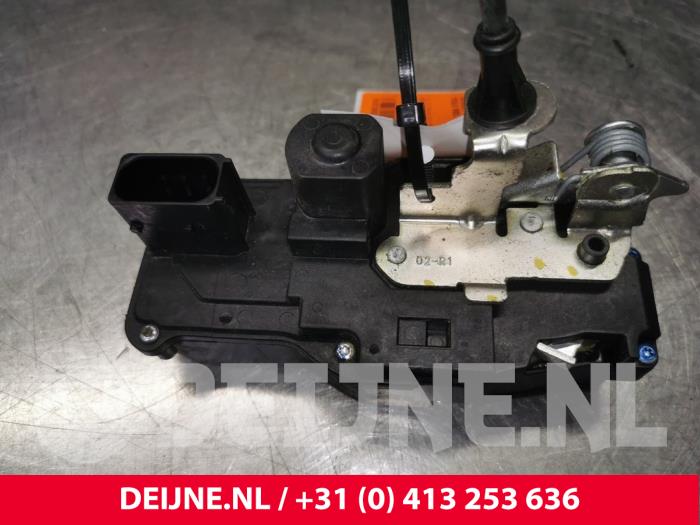 Tesla Model S Front door lock mechanism 4-door, right O175409