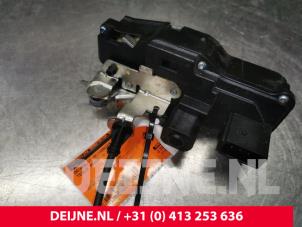 Tesla Model S Front door lock mechanism 4-door, right O175409 photo 2