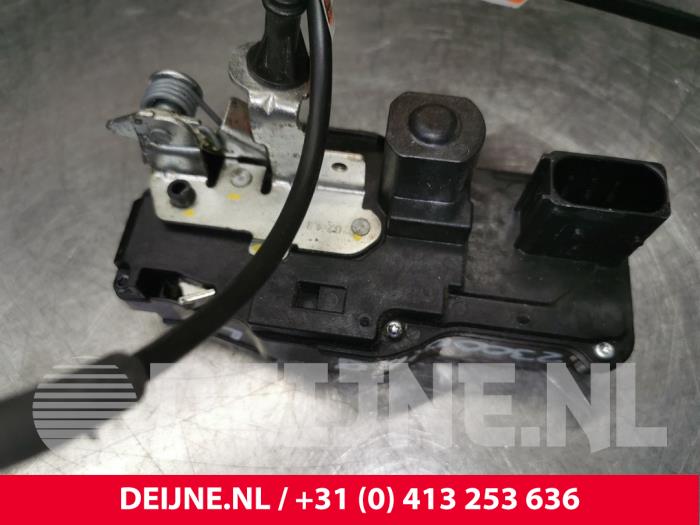 Tesla Model S Door lock mechanism 4-door, front left O175419