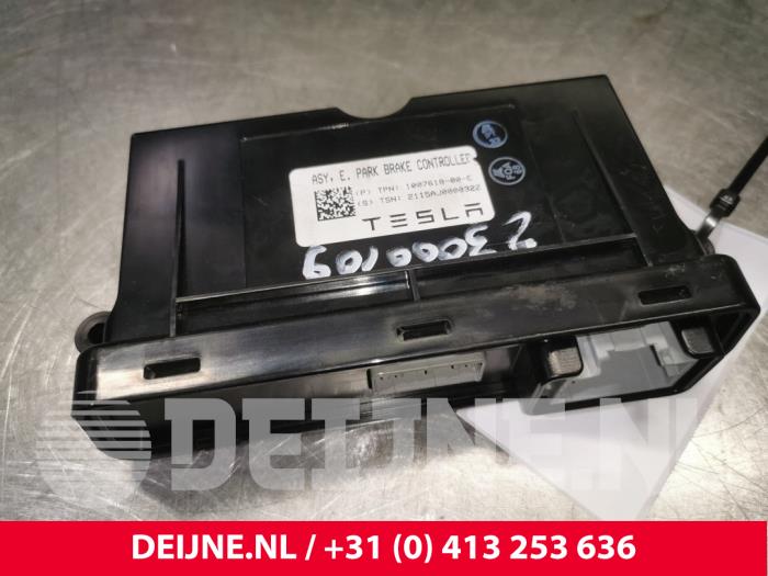 Tesla Model S Parking brake module O175583
