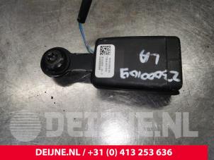 Tesla Model S Veiligheidsgordel Insteek links-achter O175584 foto 2