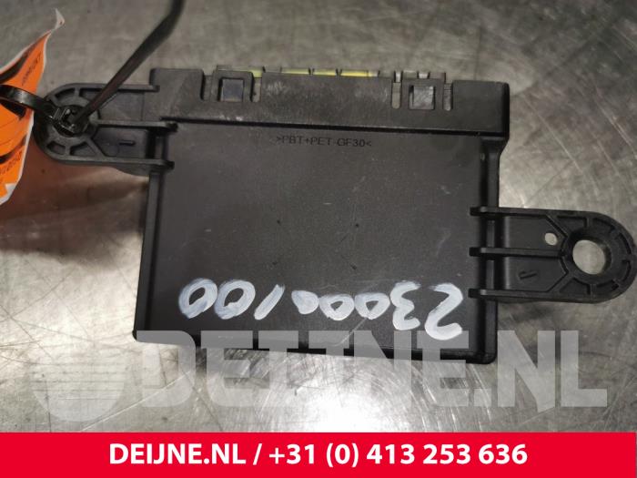 Gebruikte PDC Module Tesla Model S 85D Prijs € 151,25 Inclusief btw aangeboden door van Deijne Onderdelen Uden B.V.