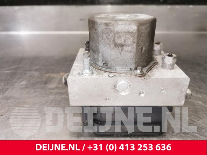 Gebruikte ABS Pomp Tesla Model S 85D Prijs € 211,75 Inclusief btw aangeboden door van Deijne Onderdelen Uden B.V.