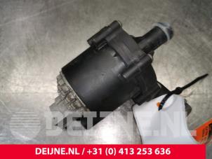 Tesla Model S Additional water pump O175668 photo 3