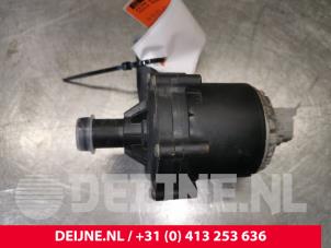 Tesla Model S Additional water pump O175668 photo 2