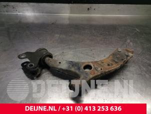 Volvo V40 Front lower wishbone, right O175740 photo 2