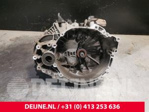 Gebruikte Versnellingsbak Volvo V40 (MV) 2.0 T2 16V Prijs € 500,00 Margeregeling aangeboden door van Deijne Onderdelen Uden B.V.