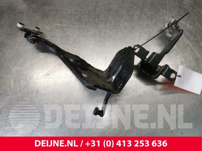 Mercedes Vito Schuifdeurrol rechts O175788
