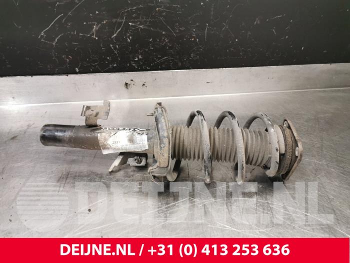 Volvo V40 Stoßdämpferstrebe links vorne O175812
