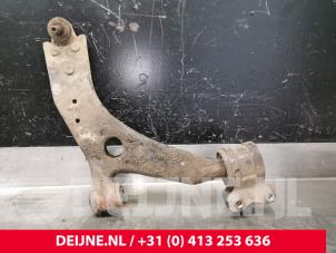 Gebruikte Draagarm onder rechts-voor Volvo V50 (MW) 2.4i 20V Prijs € 40,00 Margeregeling aangeboden door van Deijne Onderdelen Uden B.V.