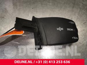 Ford Transit Radiobedienings paneel O176045 foto 2