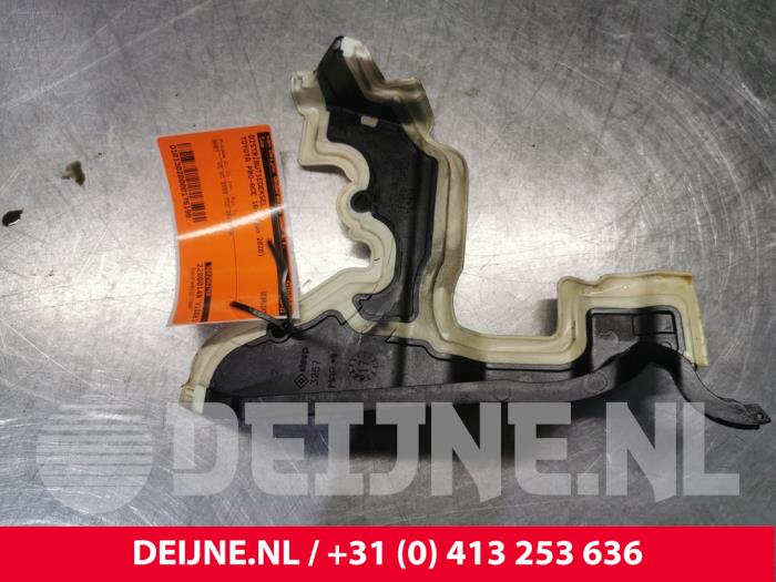 Gebruikte Distributiedeksel Toyota ProAce 2.0 D-4D 122 16V Worker Prijs € 36,30 Inclusief btw aangeboden door van Deijne Onderdelen Uden B.V.