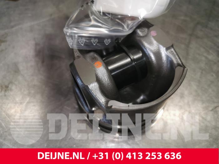 Gebruikte Zuiger Toyota ProAce 2.0 D-4D 122 16V Worker Prijs € 60,50 Inclusief btw aangeboden door van Deijne Onderdelen Uden B.V.