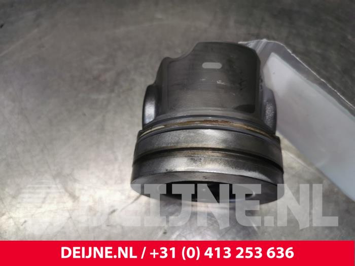 Gebruikte Zuiger Toyota ProAce 2.0 D-4D 122 16V Worker Prijs € 60,50 Inclusief btw aangeboden door van Deijne Onderdelen Uden B.V.