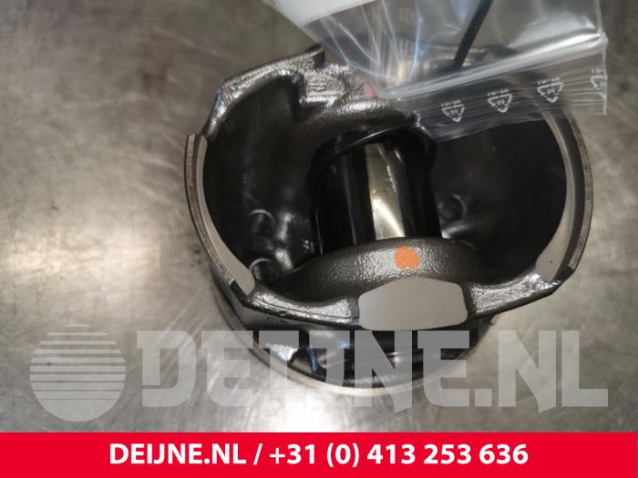 Gebruikte Zuiger Toyota ProAce 2.0 D-4D 122 16V Worker Prijs € 60,50 Inclusief btw aangeboden door van Deijne Onderdelen Uden B.V.