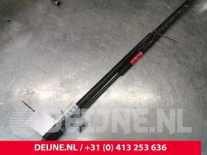 Renault Trafic Set Gasdempers Achterklep O176317 foto 2