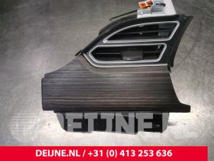 Gebruikte Luchtrooster Dashboard Tesla Model S 85D Prijs € 54,45 Inclusief btw aangeboden door van Deijne Onderdelen Uden B.V.