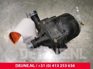Tesla Model S Additional water pump O176590 photo 2