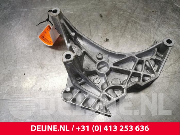 Gebruikte Motorsteun Volkswagen Caddy Combi III (2KB,2KJ) 1.6 TDI 16V Prijs € 24,20 Inclusief btw aangeboden door van Deijne Onderdelen Uden B.V.