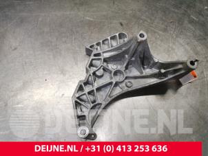 Volkswagen Caddy Motorsteun O176695 foto 2