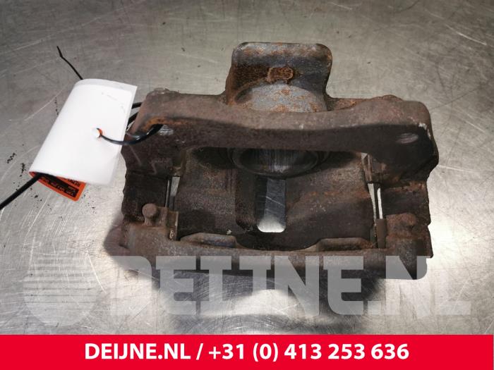 Ford Transit Courier Remklauw (Tang) links-voor O176902