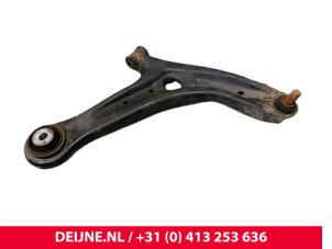 Gebruikte Draagarm onder rechts-voor Ford Transit Courier 1.0 Ti-VCT EcoBoost 12V Prijs € 90,75 Inclusief btw aangeboden door van Deijne Onderdelen Uden B.V.