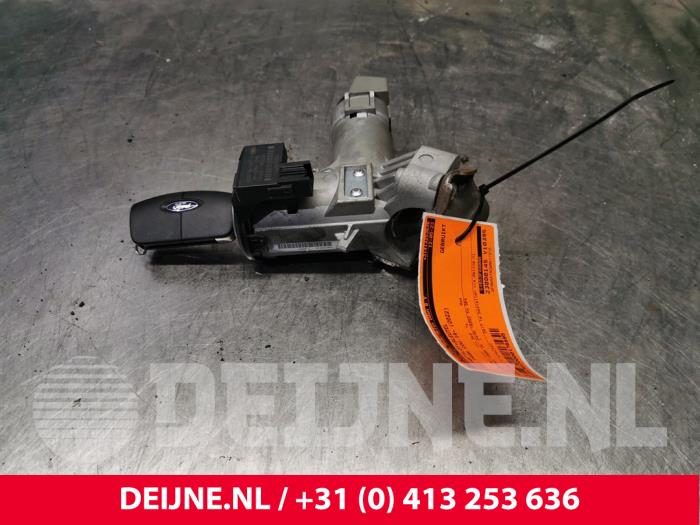 Kontaktslot+Sleutel van een Ford Transit Courier 1.0 Ti-VCT EcoBoost 12V 2022