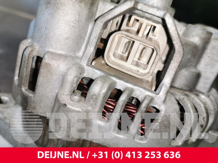 Alternator van een Renault Master II (FD/HD) 3.0 dCi 16V 140 2004