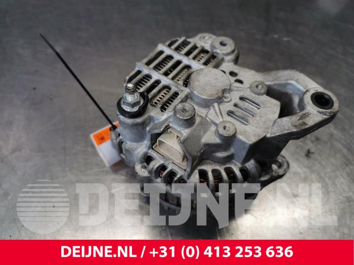 Alternator van een Renault Master II (FD/HD) 3.0 dCi 16V 140 2004