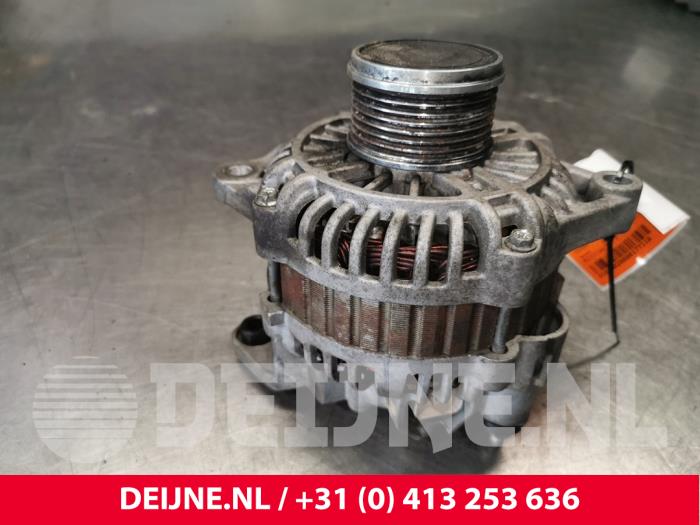 Alternator van een Renault Master II (FD/HD) 3.0 dCi 16V 140 2004