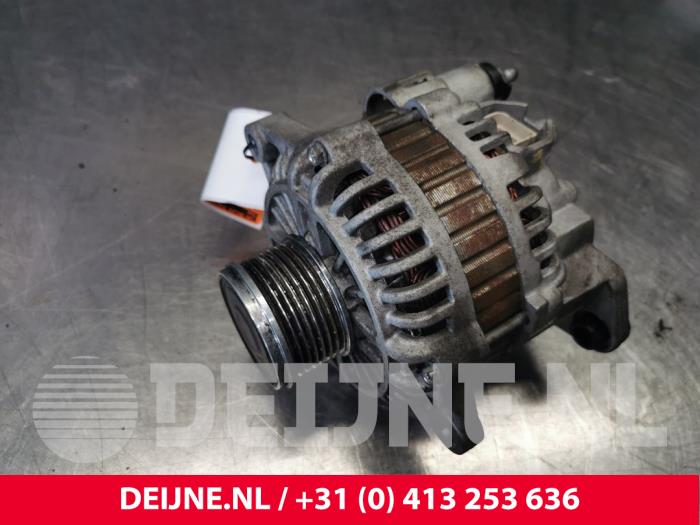 Alternator van een Renault Master II (FD/HD) 3.0 dCi 16V 140 2004