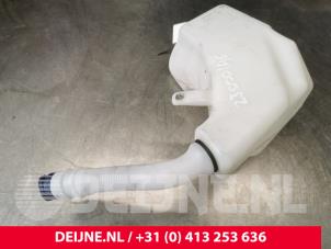 Iveco New Daily Scheibensprühertank vorne O177355 foto 3