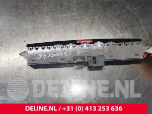 Iveco New Daily Panikbeleuchtung Schalter O177362 foto 2