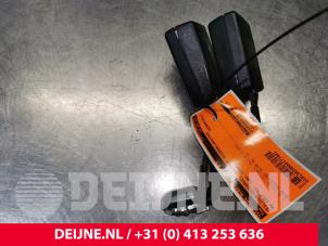 Volkswagen Golf Rear seatbelt buckle, centre O177401 photo 3