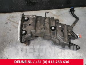 Gebruikte Tank adblue Mercedes V (447.8) 2.0 300 d 16V Prijs € 695,75 Inclusief btw aangeboden door van Deijne Onderdelen Uden B.V.