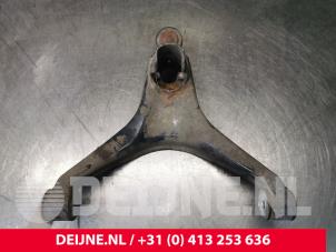 Iveco New Daily Draagarm onder links-voor O177569 foto 3