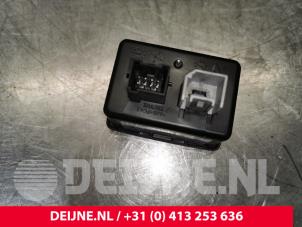 Fiat Doblo AUX / USB-Anschluss O177863 foto 3