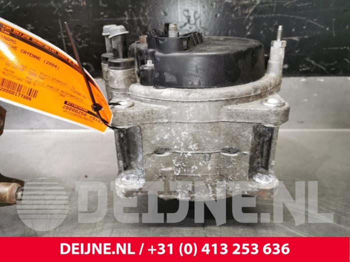 Gebruikte Dynamo Porsche Cayenne (9PA) 3.2 V6 24V Prijs € 175,00 Margeregeling aangeboden door van Deijne Onderdelen Uden B.V.