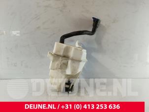 Volvo V70 Front windscreen washer reservoir O178172 photo 2