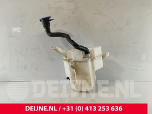 Volvo V70 Front windscreen washer reservoir O178172 photo 3